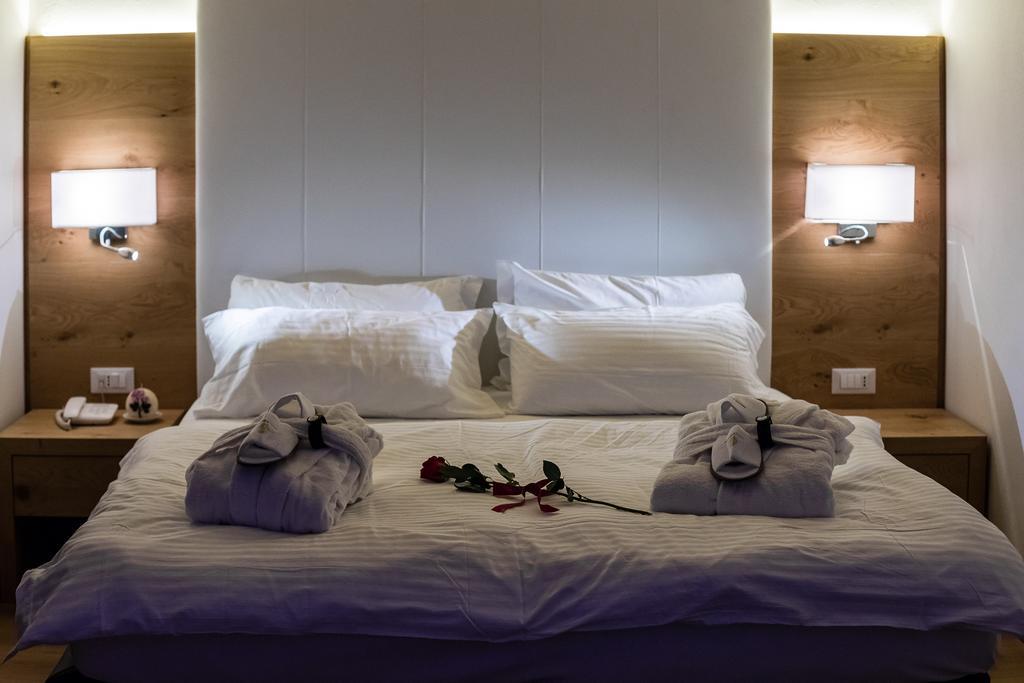 Hotel Collini ปินโซโล ภายนอก รูปภาพ