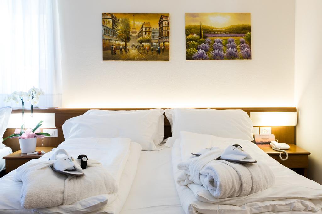Hotel Collini ปินโซโล ภายนอก รูปภาพ