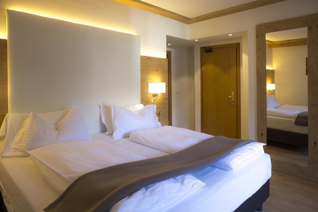 Hotel Collini ปินโซโล ภายนอก รูปภาพ