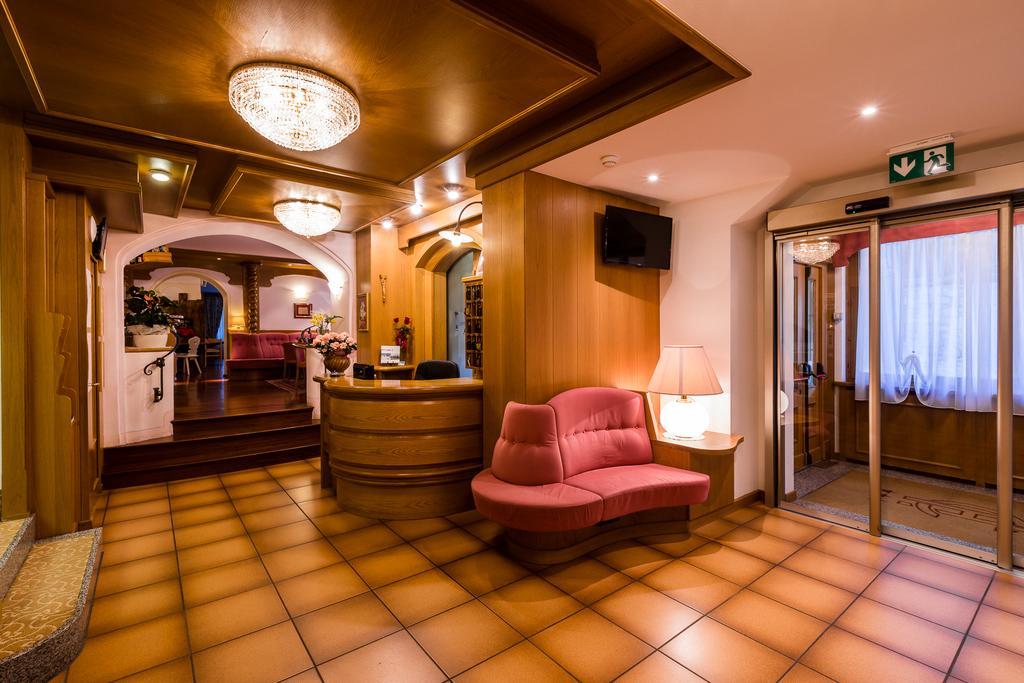 Hotel Collini ปินโซโล ภายนอก รูปภาพ